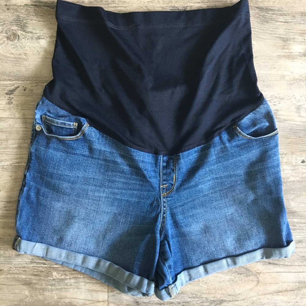 Maternity shorts